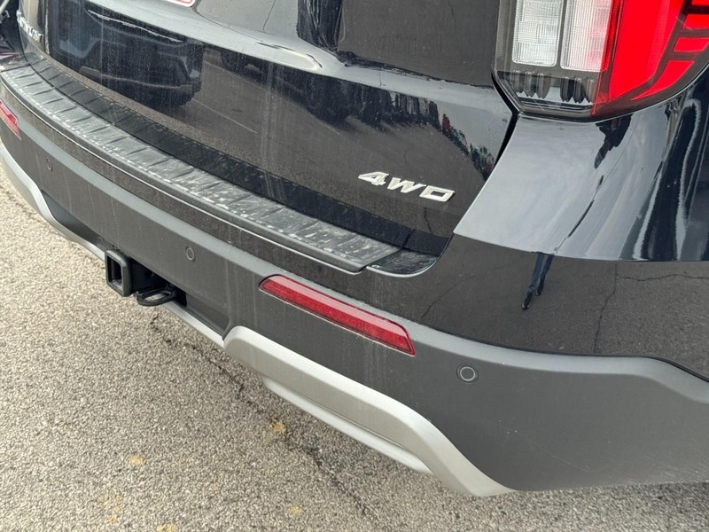 Ford Explorer Vehicle Image 04