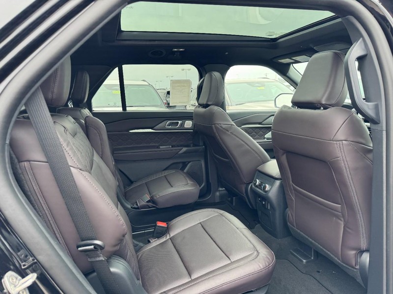 Ford Explorer Vehicle Image 06