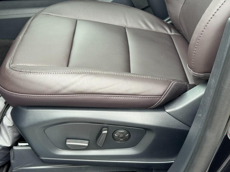 Ford Explorer Vehicle Image 14