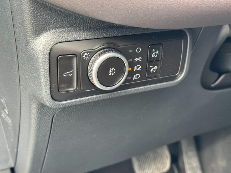 Ford Explorer Vehicle Image 16