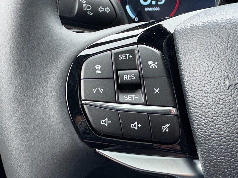 Ford Explorer Vehicle Image 17