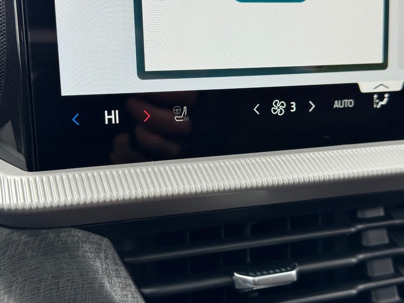 Ford Explorer Vehicle Image 19