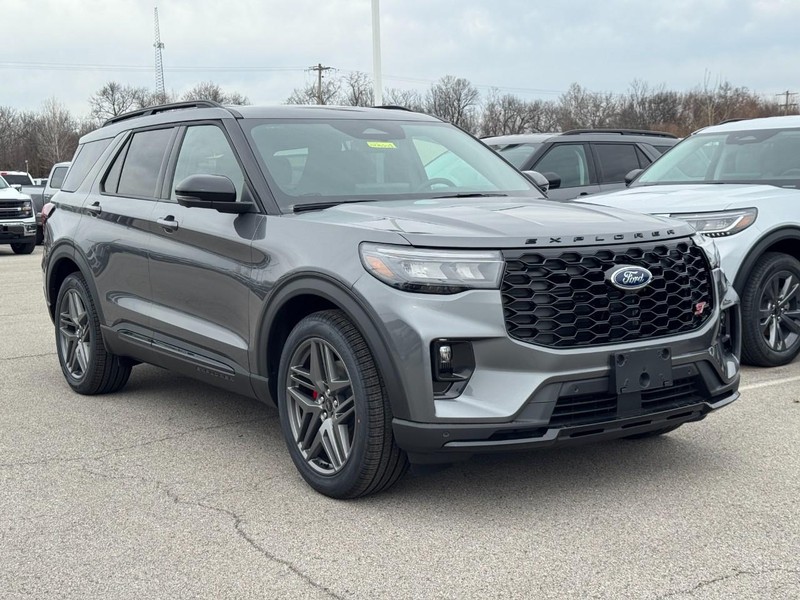 Ford Explorer Vehicle Full-screen Gallery Image 2