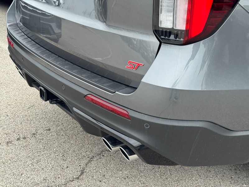 Ford Explorer Vehicle Full-screen Gallery Image 4