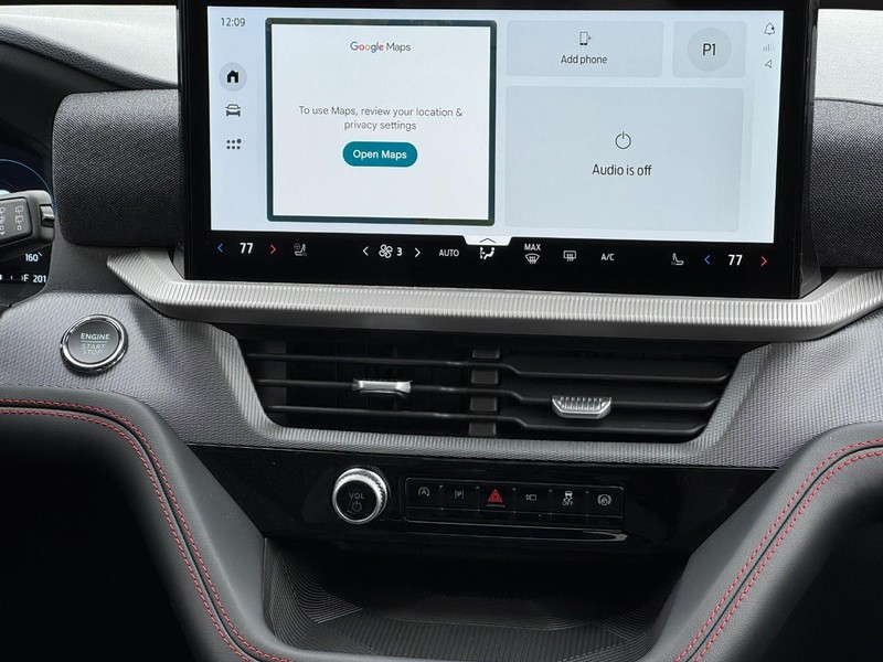 Ford Explorer Vehicle Full-screen Gallery Image 9