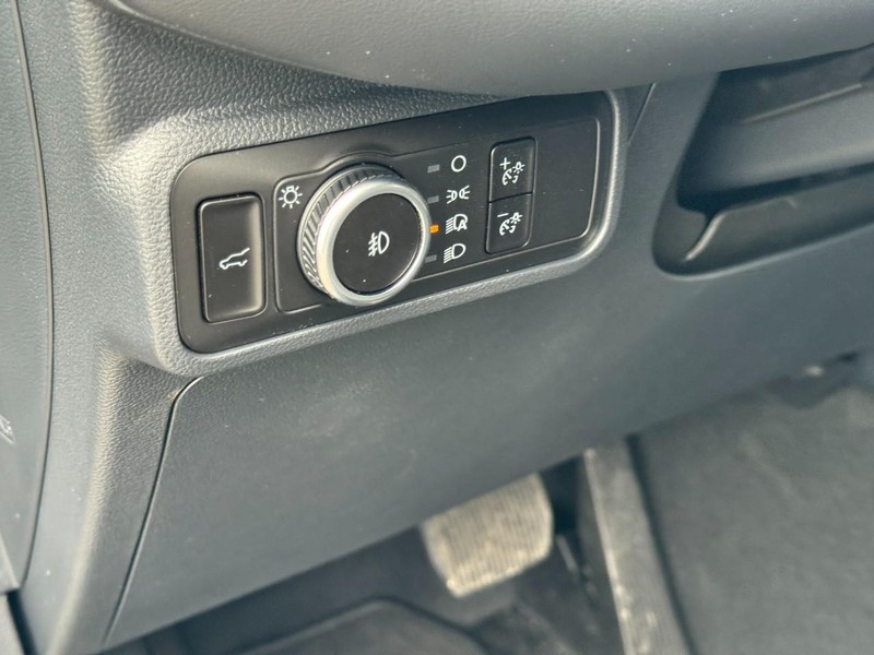 Ford Explorer Vehicle Full-screen Gallery Image 14