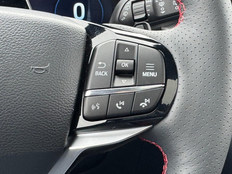 Ford Explorer Vehicle Full-screen Gallery Image 16