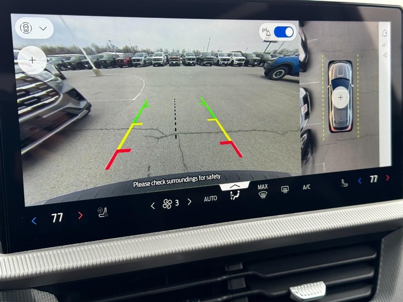 Ford Explorer Vehicle Full-screen Gallery Image 18