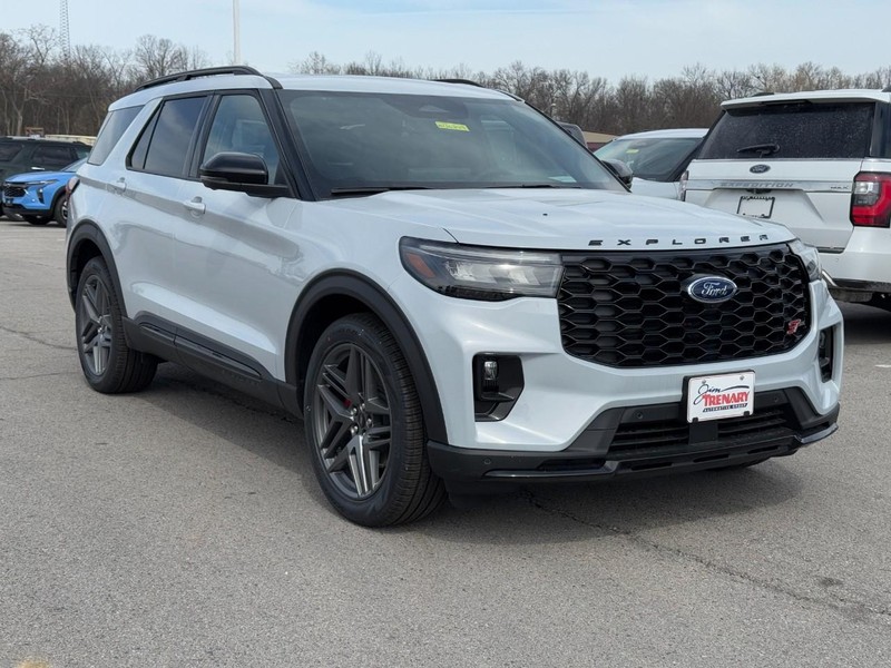 Ford Explorer Vehicle Full-screen Gallery Image 2