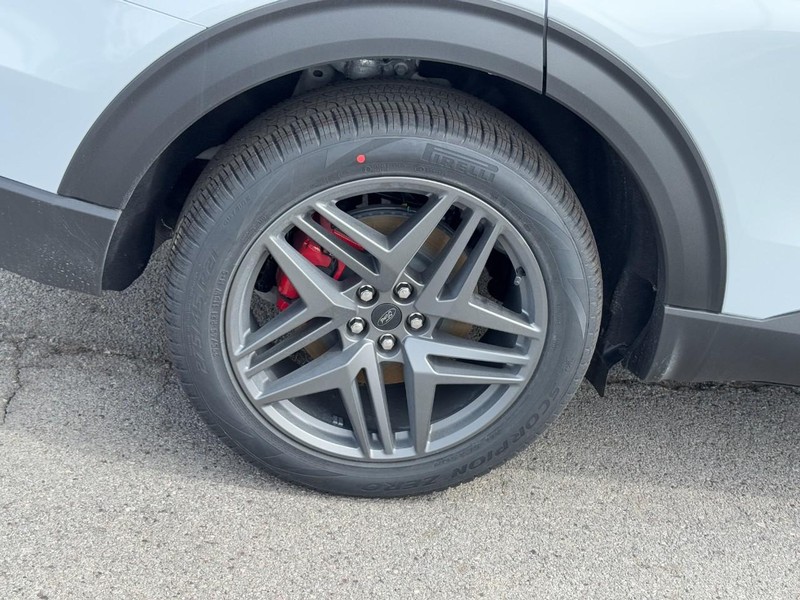 Ford Explorer Vehicle Full-screen Gallery Image 4