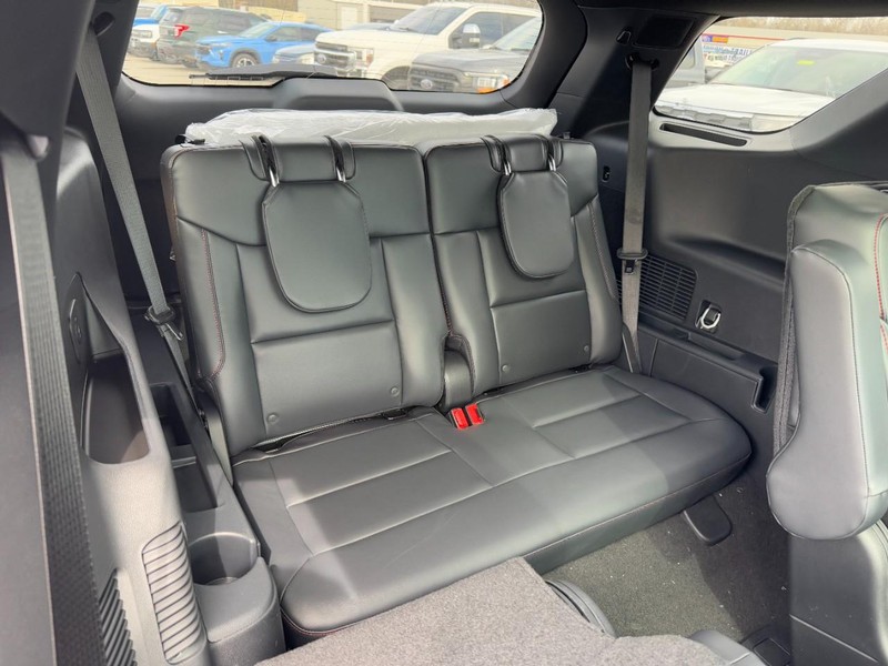 Ford Explorer Vehicle Full-screen Gallery Image 6