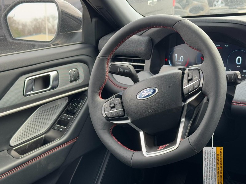 Ford Explorer Vehicle Full-screen Gallery Image 8