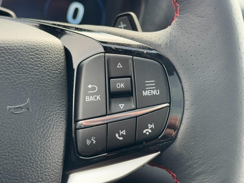 Ford Explorer Vehicle Full-screen Gallery Image 13