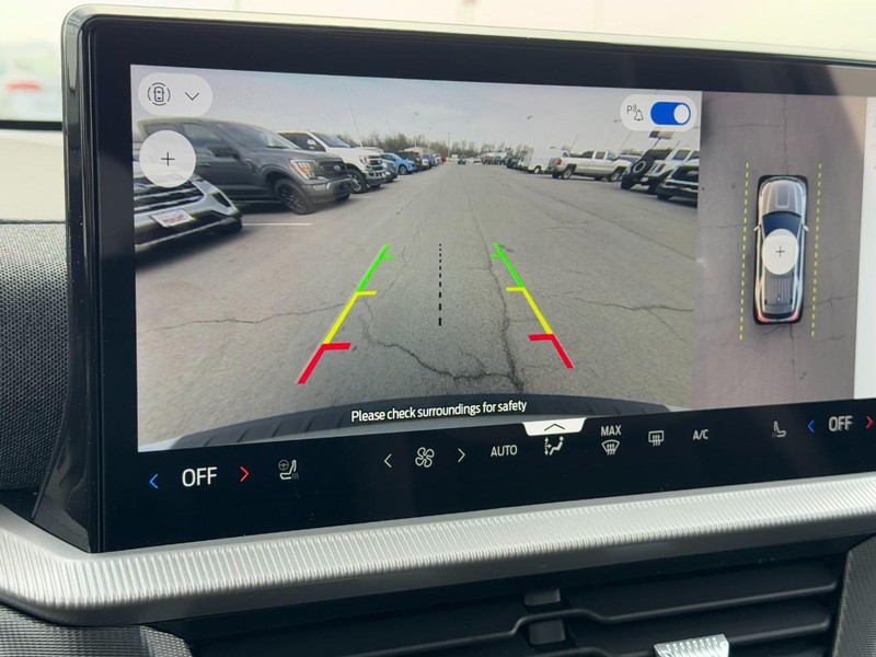 Ford Explorer Vehicle Full-screen Gallery Image 16