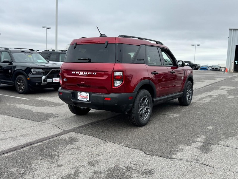 Ford Bronco Sport Vehicle Full-screen Gallery Image 3
