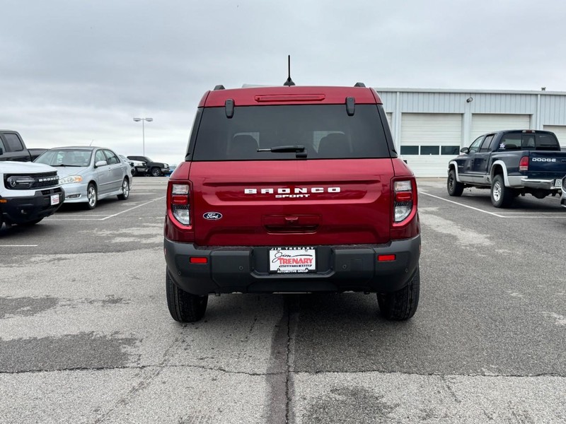 Ford Bronco Sport Vehicle Full-screen Gallery Image 4