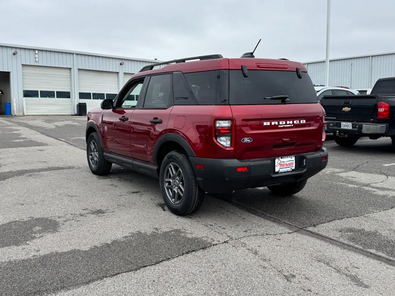 Ford Bronco Sport Vehicle Full-screen Gallery Image 5