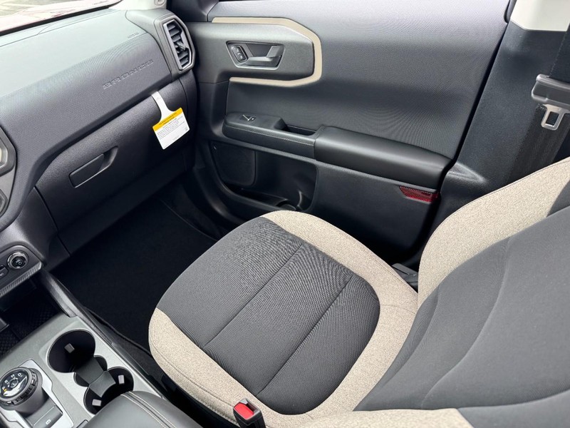 Ford Bronco Sport Vehicle Full-screen Gallery Image 14