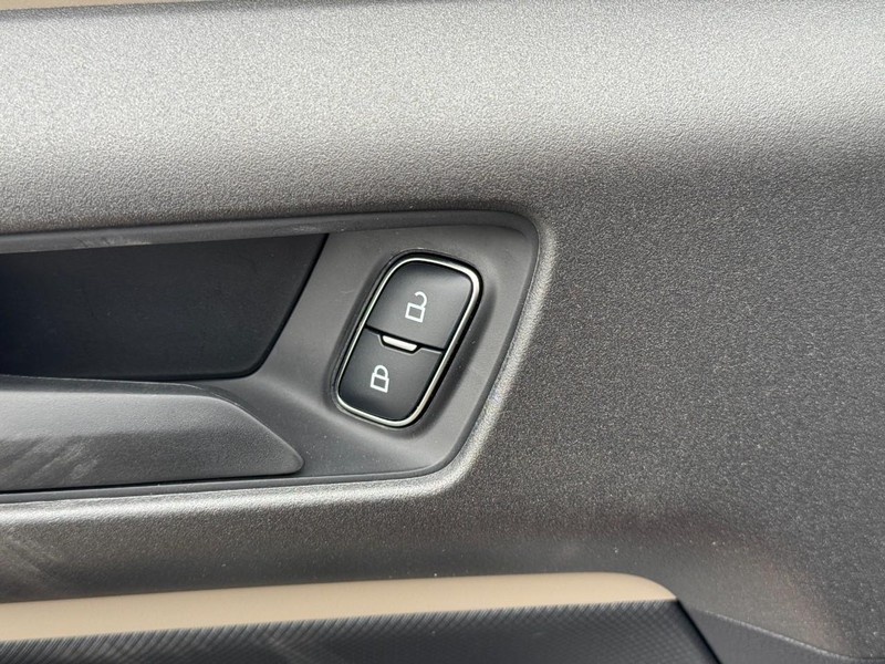 Ford Bronco Sport Vehicle Full-screen Gallery Image 15