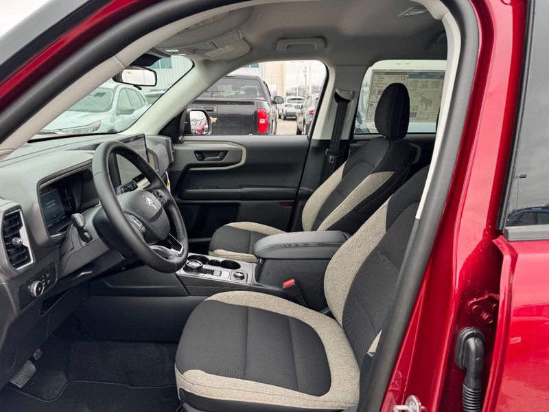 Ford Bronco Sport Vehicle Full-screen Gallery Image 17