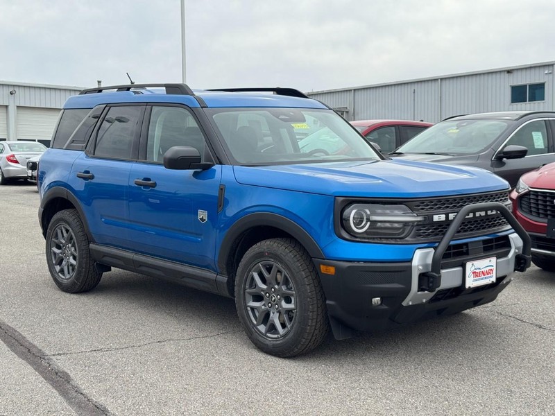 Ford Bronco Sport Vehicle Full-screen Gallery Image 2