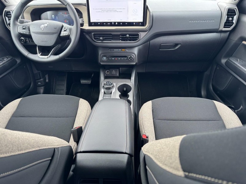 Ford Bronco Sport Vehicle Full-screen Gallery Image 6