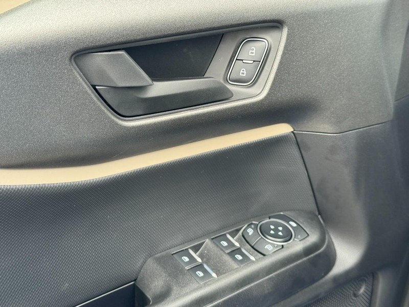 Ford Bronco Sport Vehicle Full-screen Gallery Image 11