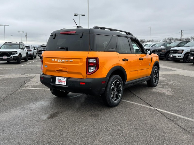 Ford Bronco Sport Vehicle Full-screen Gallery Image 3