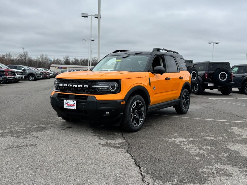 Ford Bronco Sport Vehicle Full-screen Gallery Image 7