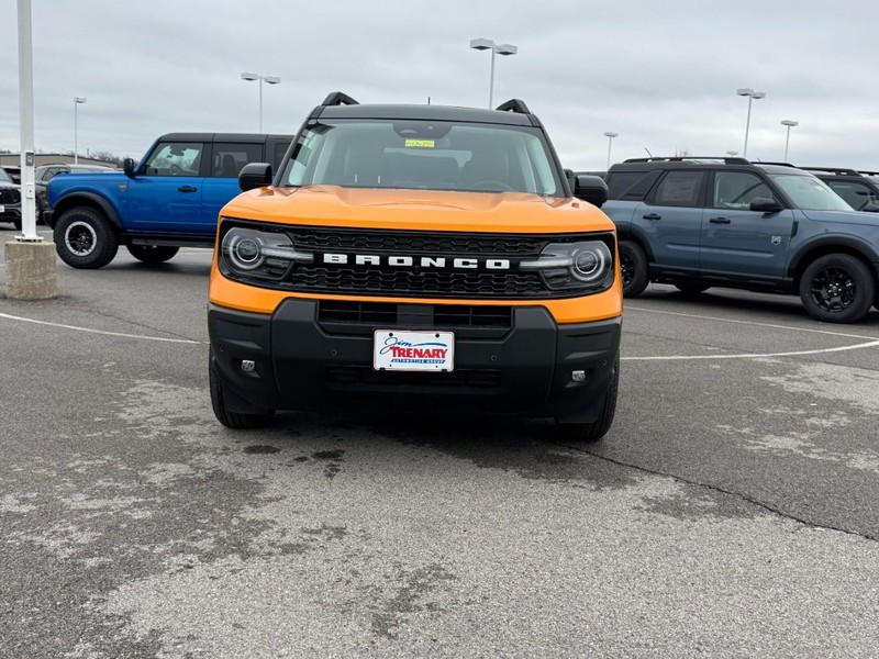 Ford Bronco Sport Vehicle Full-screen Gallery Image 8