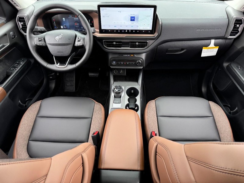 Ford Bronco Sport Vehicle Full-screen Gallery Image 11