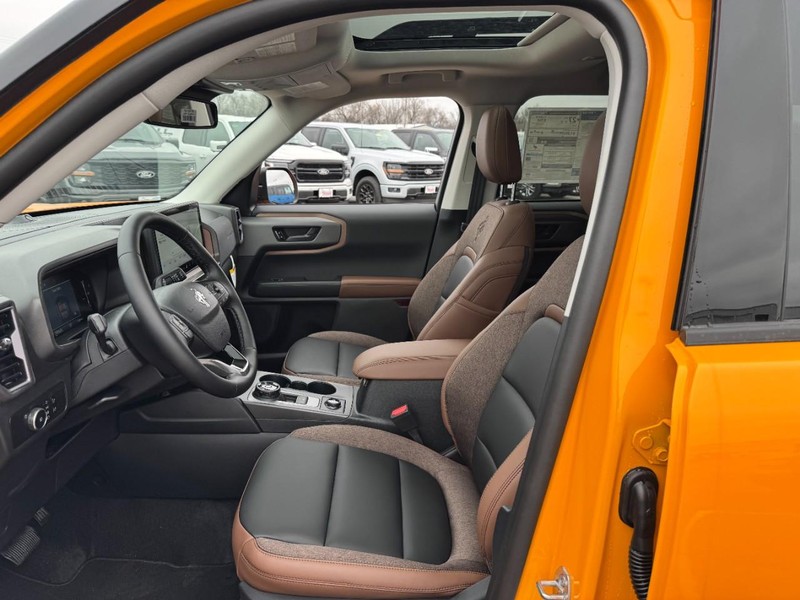 Ford Bronco Sport Vehicle Full-screen Gallery Image 18