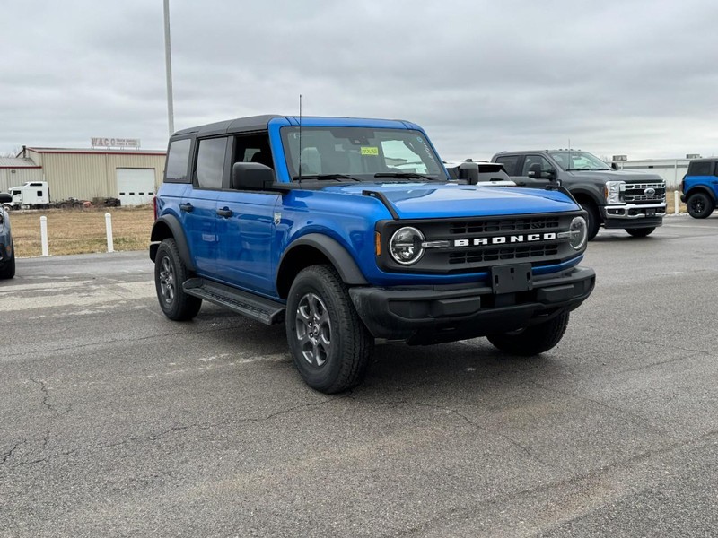 Ford Bronco Vehicle Full-screen Gallery Image 2