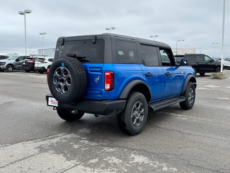 Ford Bronco Vehicle Full-screen Gallery Image 3