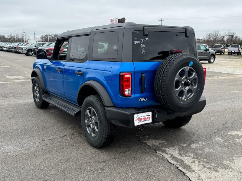 Ford Bronco Vehicle Full-screen Gallery Image 5