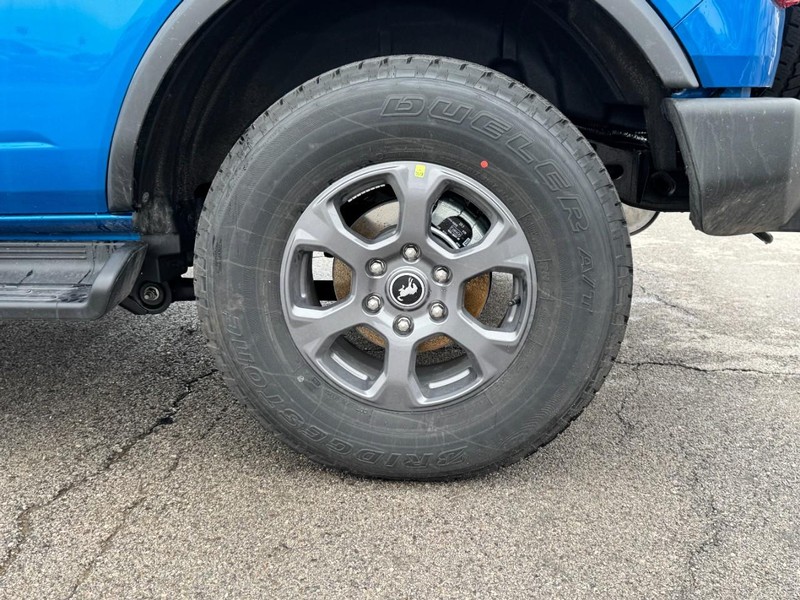 Ford Bronco Vehicle Full-screen Gallery Image 6