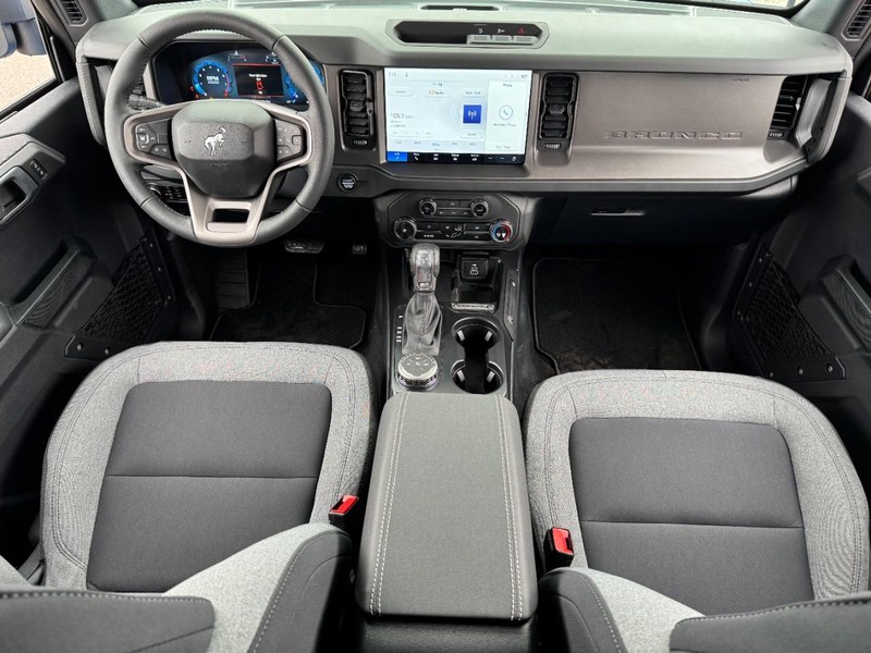 Ford Bronco Vehicle Full-screen Gallery Image 10