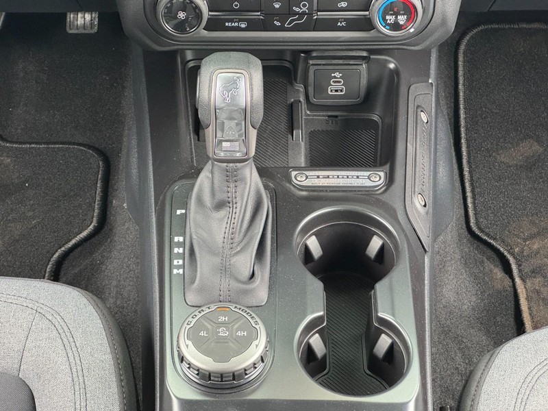 Ford Bronco Vehicle Full-screen Gallery Image 13