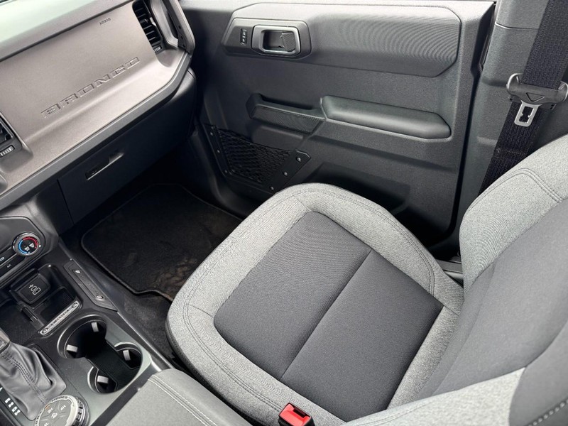 Ford Bronco Vehicle Full-screen Gallery Image 14