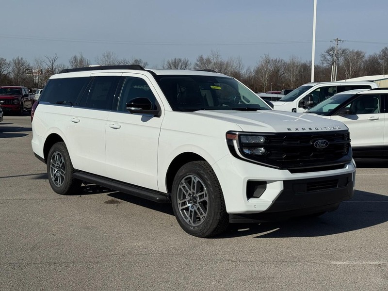 Ford Expedition Max Vehicle Full-screen Gallery Image 2