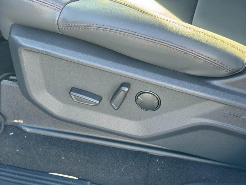 Ford Expedition Max Vehicle Full-screen Gallery Image 12