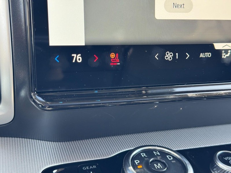 Ford Expedition Max Vehicle Full-screen Gallery Image 17