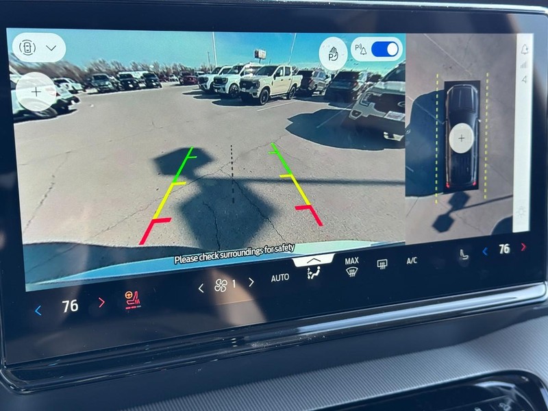 Ford Expedition Max Vehicle Full-screen Gallery Image 18