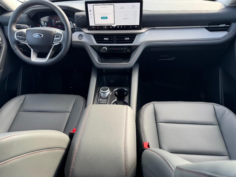 Ford Explorer Vehicle Image 07