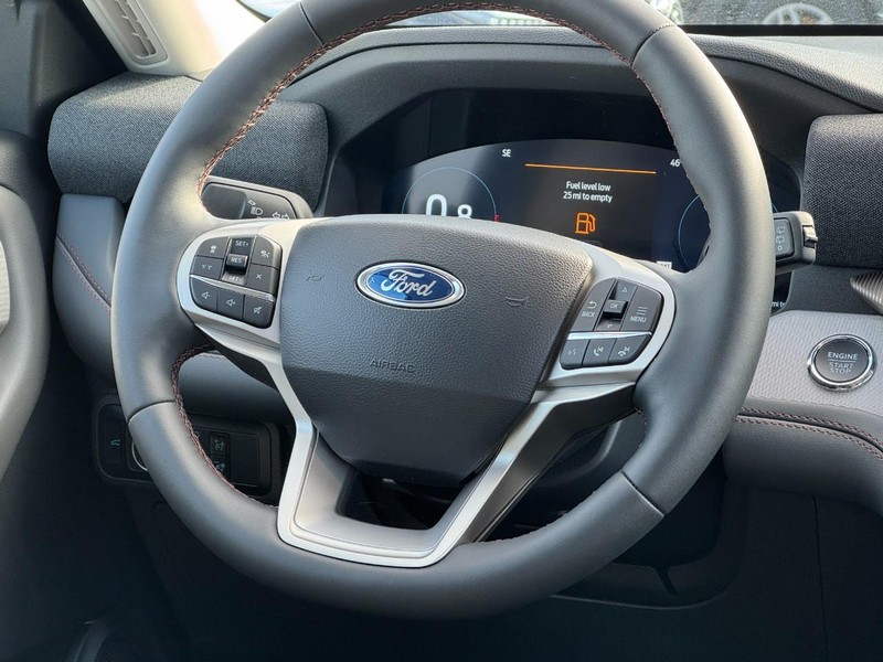 Ford Explorer Vehicle Image 08