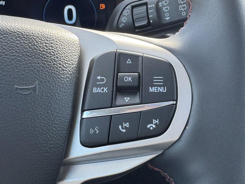 Ford Explorer Vehicle Image 16