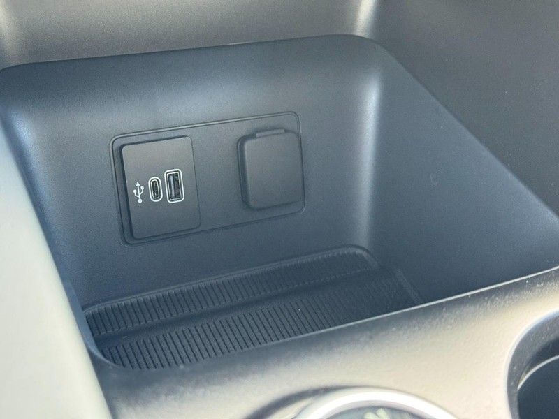 Ford Explorer Vehicle Image 17