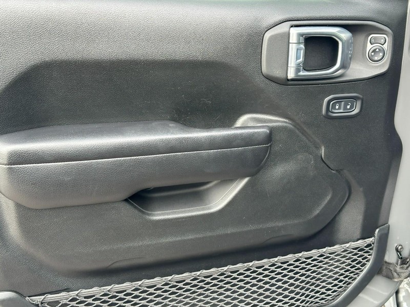 Jeep Wrangler Vehicle Image 16