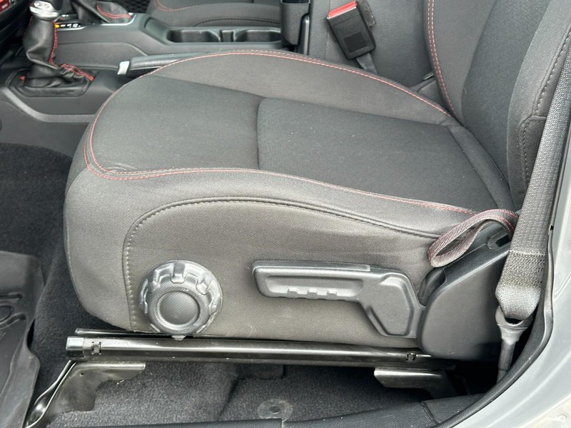 Jeep Wrangler Vehicle Image 17