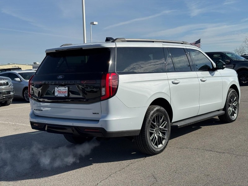 Ford Expedition Max Vehicle Full-screen Gallery Image 3